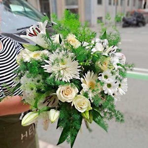 white-flowers-bouquet