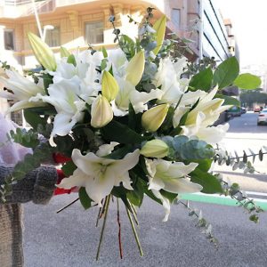 white-lilies-barcelona-delivery