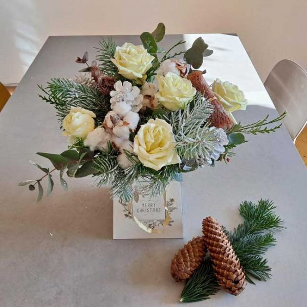 white-flowers-christmas-arrangement