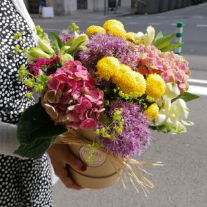 barcelona-hat-box-flowers