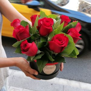 box-red-roses
