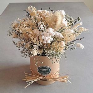 everlasting-white-flower-arrangement