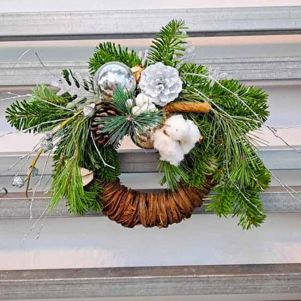 white-christmas-wreath